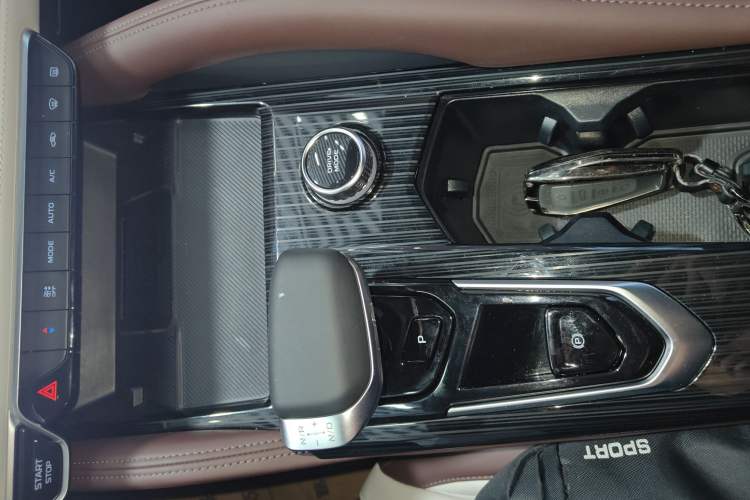 Used Geely Auto Monjaro L 2024 2.0TD High-Power Automatic Two-Wheel Drive Yunqi Version