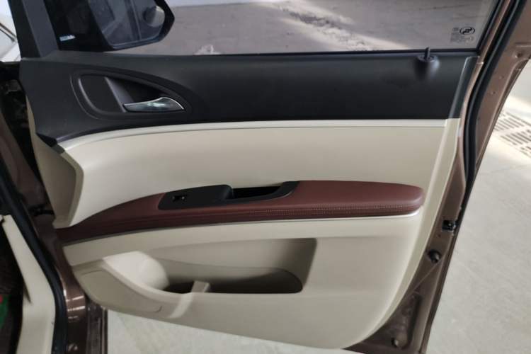 Used Buick GL8 2018 28T Luxury Model China VI Standard
