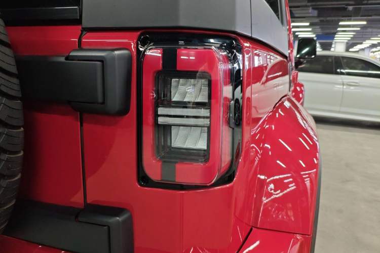 Used Beijing Auto BJ40 2023 2.0T Automatic Four-Wheel Drive Urban Hunter Edition Chivalrous Type
