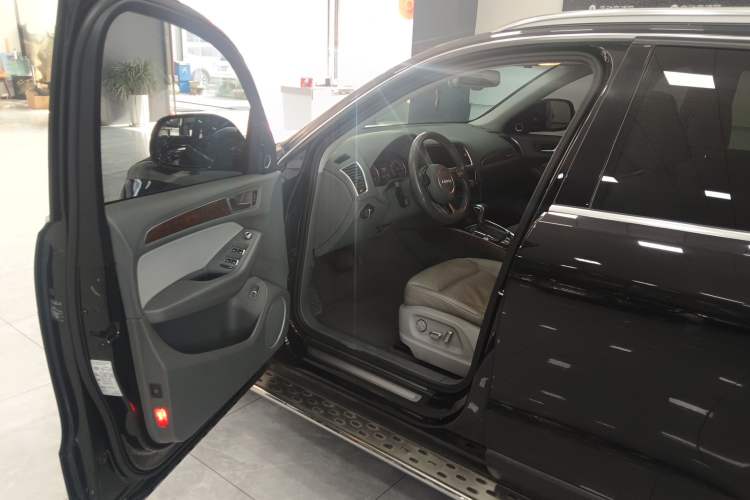 Used Audi Q5 2017 40 TFSI Comfort Model
