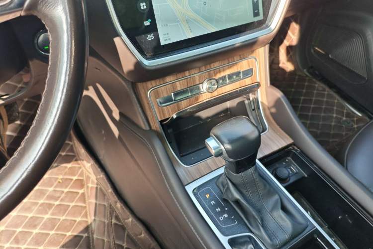 Used Roewe RX8 2019 30T Smart Connectivity Two-Wheel Drive Supreme Flagship Edition
