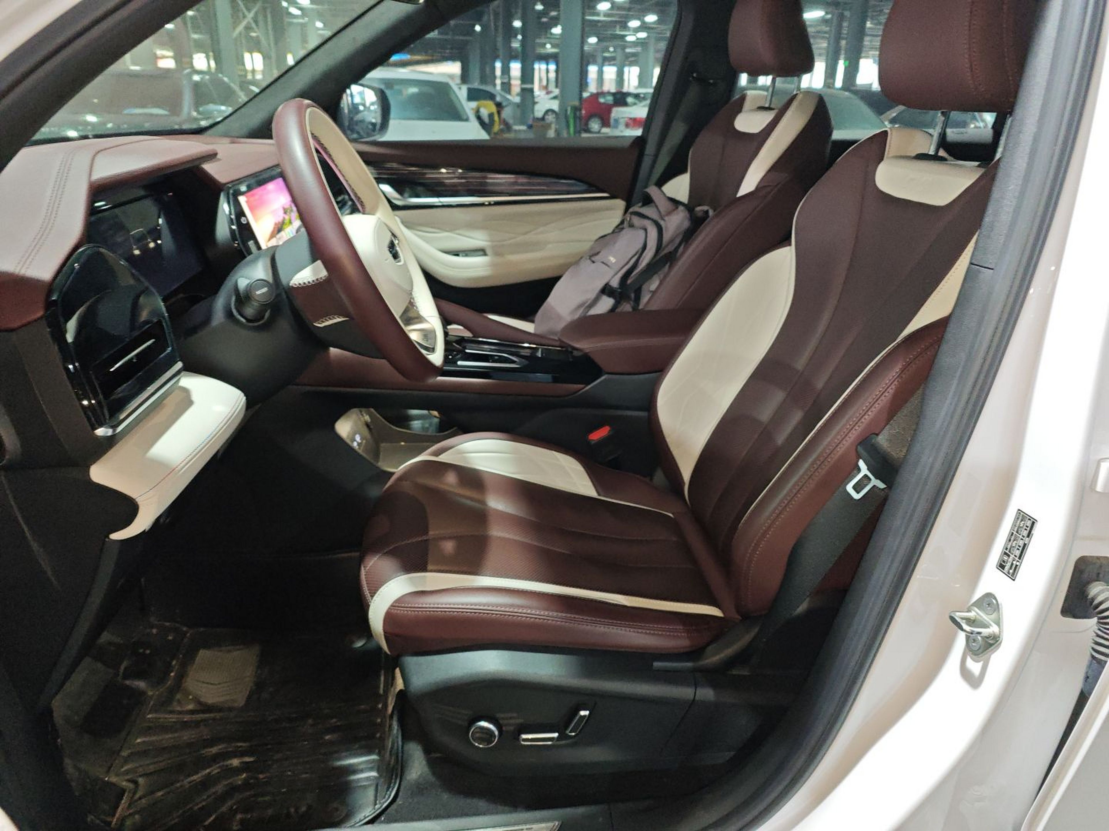 Переднее сиденье в автомобиле