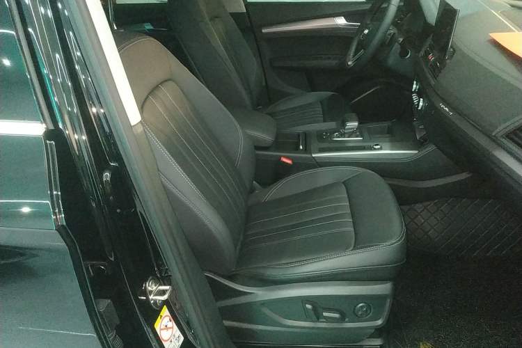 Used Audi Q5L 2022 40T Fashionable and Elegant Model

