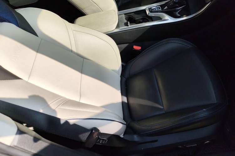 Used Lynk & Co 01 2017 2.0T Two-Wheel Drive Zhaopu Version
