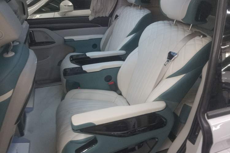 Used Buick GL8 2023 ES Lu Zun Comfort Model
