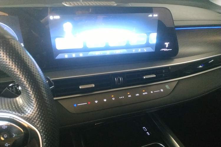 Used Chery Tiggo 8 PRO New Energy 2023 Champion Edition 1.5T 100km Glory Version
