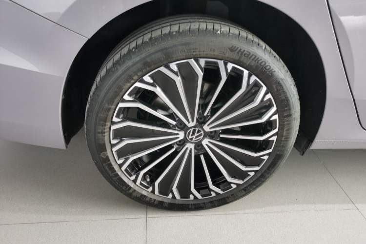 Used Volkswagen Passat 2025 Pro 380TSI Dragon Supreme Edition
