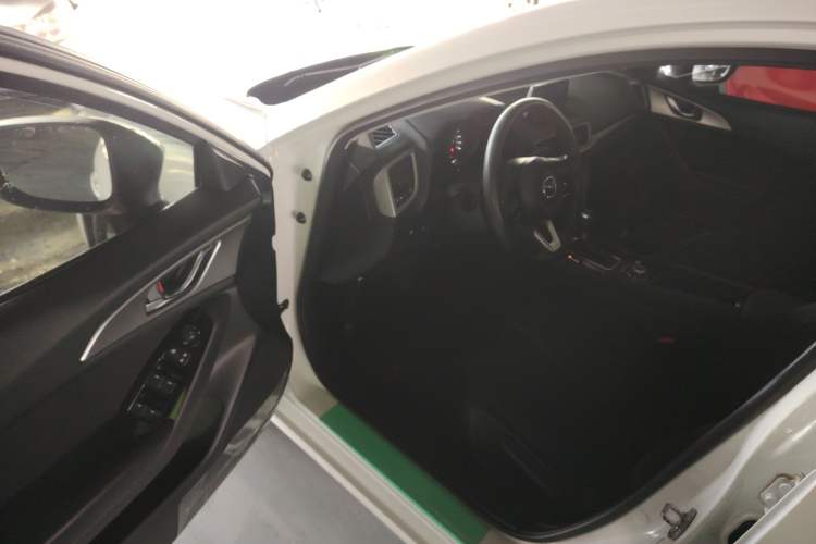 Used Mazda Mazda 3 Axela 2017 Sedan 1.5L Automatic Luxury Model Emission Standard China V
