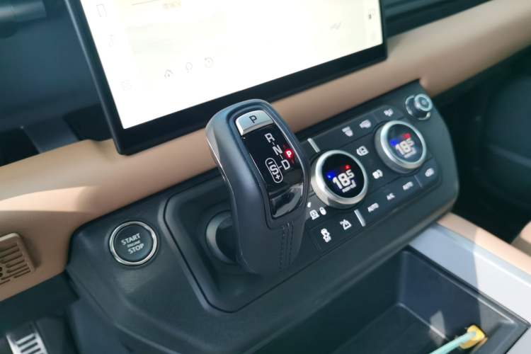 Used Land Rover Defender 2025 110 3.0T P400 – Dynamic HSE