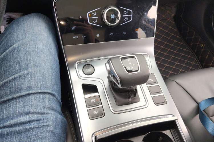 Used Hongqi H5 2022 Classic Model Facelift 1.8T Automatic Smart Connect Flagship Edition
