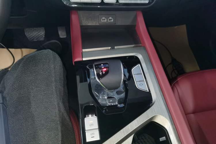 Used JETOUR X70 2024 1.5T DCT Glory PRO 5-Seater
