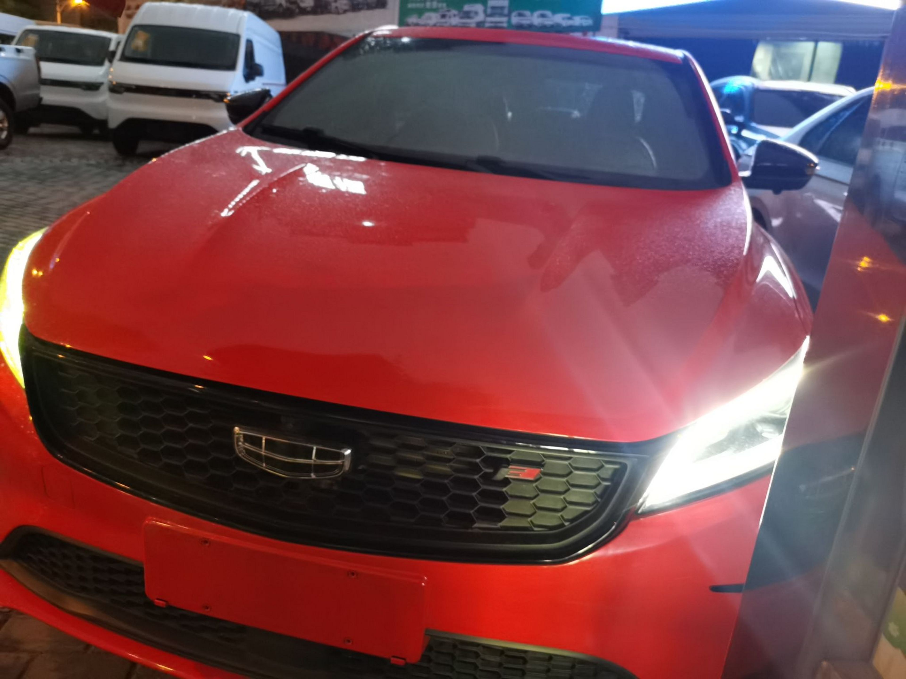 Под передней частью автомобиля