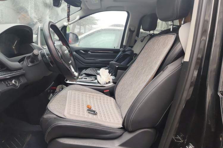 Used SAIC MAXUS G20 2023 Facelifted PLUS 2.0T Gasoline Automatic Luxury Edition
