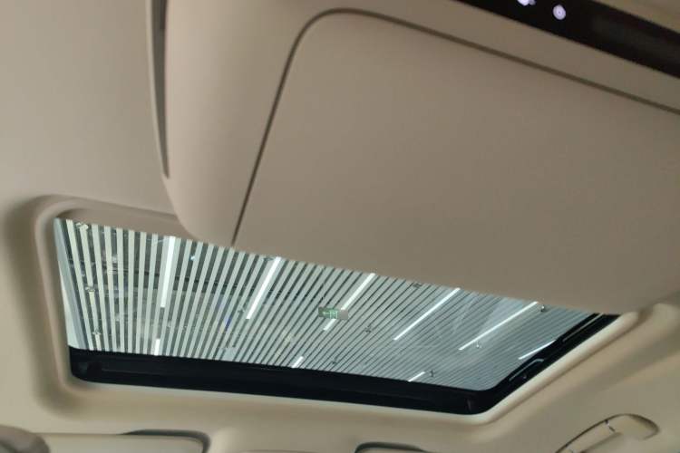 Used Buick GL8 New Energy 2025 Lu Shang Luxury Edition 7-Seater