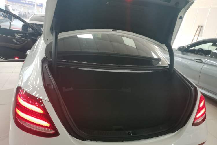 Used Mercedes-Benz E-Class 2019 E 300 L Sporty and Stylish Model
