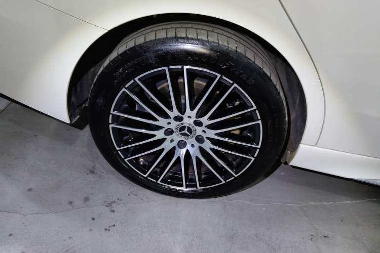 Used Mercedes-Benz C-Class 2023 Second Facelift C 260 L Sport Edition
