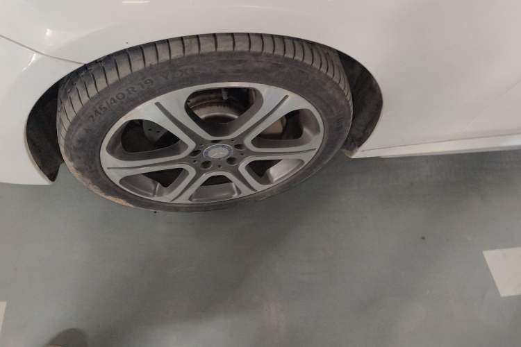 Used Mercedes-Benz E-Class 2016 E 300 L Sporty and Stylish Model