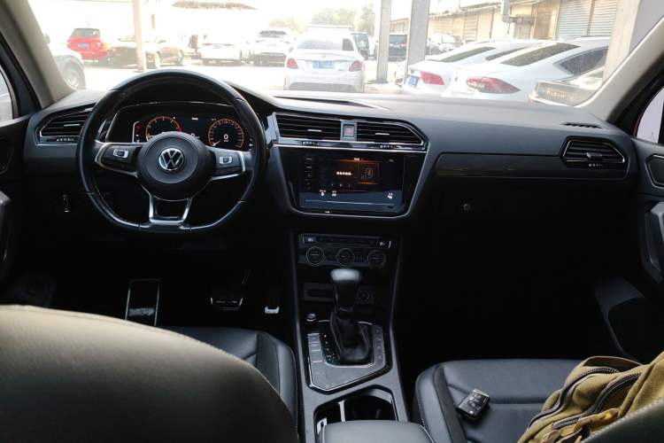 Used Volkswagen Tiguan L 2021 330TSI Automatic Two-Wheel Drive R-Line Enhanced Edition
