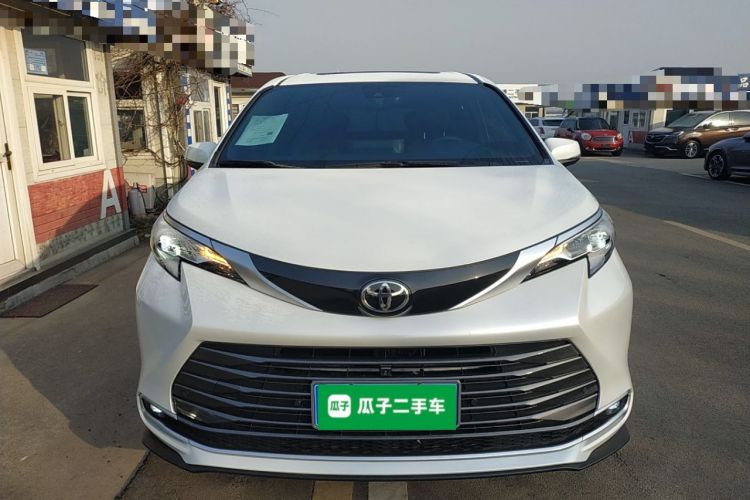 Used Toyota Sienna 2024 2.5L Hybrid Luxury Edition