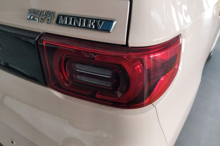 Used Wuling Hongguang MINIEV 2021 Macaron Premium Model – Lithium Iron Phosphate
