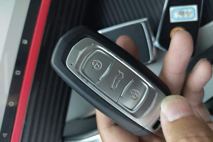 Used Geely Auto Emgrand X7 Sport 2020 1.8TD DCT Two-Wheel Drive Smart Connect 4G-Enabled Version
