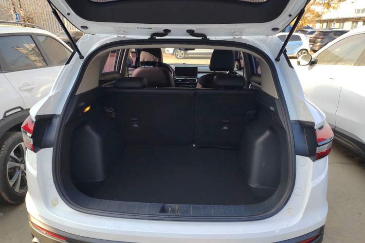 Used Geely Auto Coolray 2023 1.5T DCT Platinum Edition
