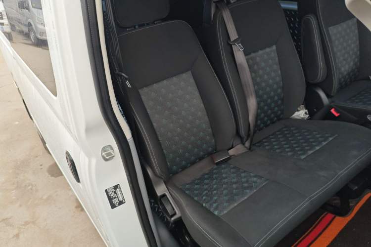 Used SAIC MAXUS Xintu V80 2023 2.0T Manual Classic Aoyuntong Long Wheelbase Mid-Height 6/7/8/9-Seater
