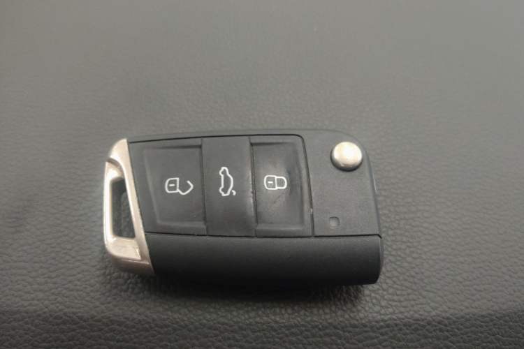 Used Volkswagen Tiguan L 2024 Outstanding Model 330TSI Automatic Two-Wheel Drive R-Line Dragon Glory Edition
