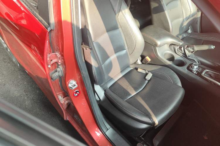 Used Mazda Mazda 3 Axela 2016 Sedan 2.0L Automatic Flagship Model
