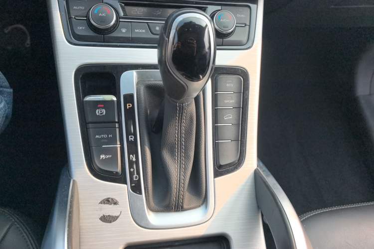 Used Geely Auto Emgrand X7 Sport 2018 1.8TD Automatic Two-Wheel Drive Zhiya Model
