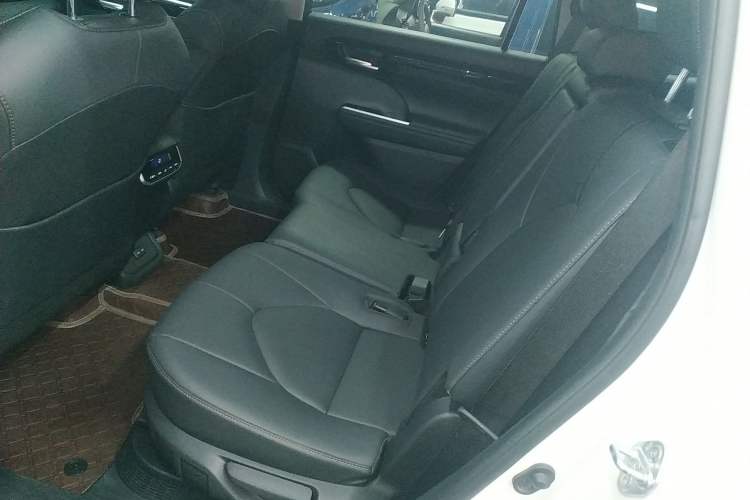 Used Toyota Highlander 2023 2.5L Smart Electric Hybrid Dual-Motor All-Wheel-Drive Luxury 7-Seater
