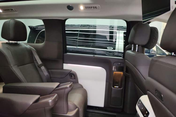 Used Li Auto MEGA 2024 Ultra Model
