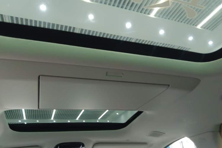 Used VOYAH Dream 2025 PHEV Four-Wheel-Drive Flagship Kunpeng Edition
