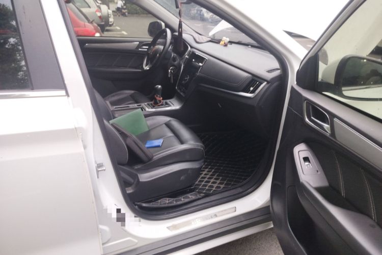 Used Roewe RX5 2019 20T Two-Wheel Drive Manual 4G Connect Platinum Edition
