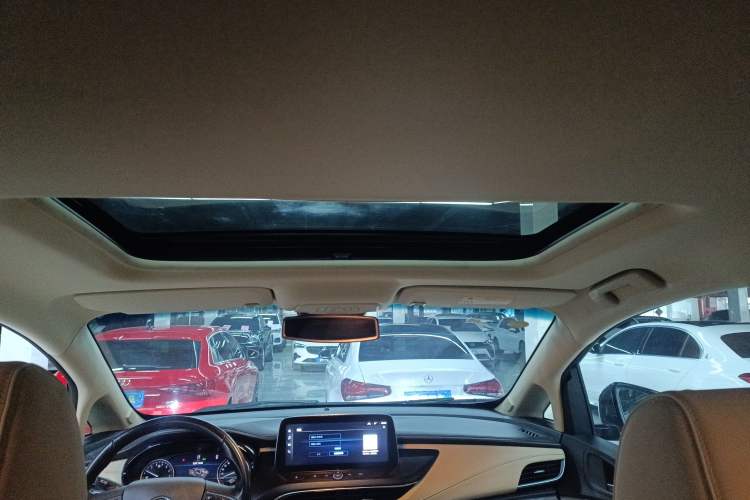 Used Buick GL8 2023 Facelifted Land Cruiser Executive Luxury Version