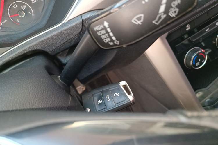 Used Volkswagen T-ROC 2018 280TSI DSG Two-Wheel Drive Advanced Version China V Emission Standard
