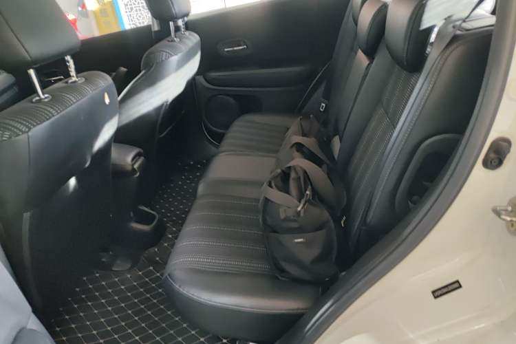 Used Honda Vezel 2017 1.8L CVT Front-Wheel Drive Pioneer Edition