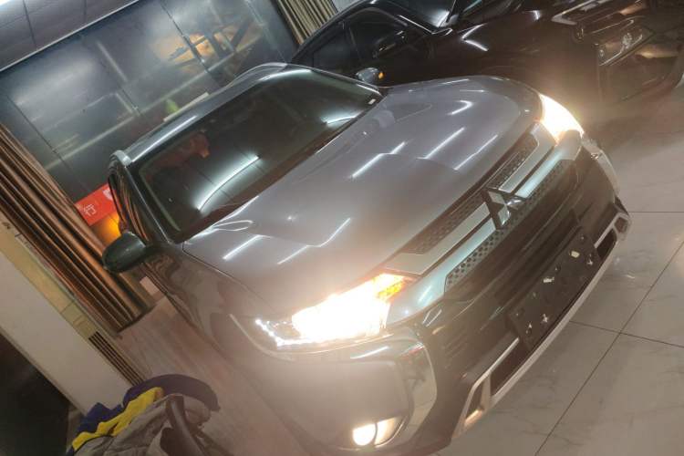 Used Mitsubishi Outlander 2019 2.0L Two-Wheel Drive Comfort Edition 5 Seats China VI Standard
