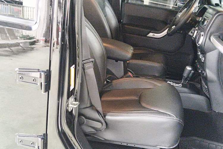 Used  Wrangler 2015 3.0L Sahara Four-Door Comfort Edition