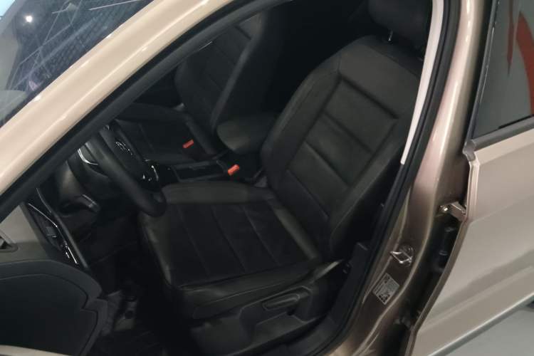 Used Volkswagen T-ROC 2018 280TSI DSG Two-Wheel-Drive Comfort Version China V Standard