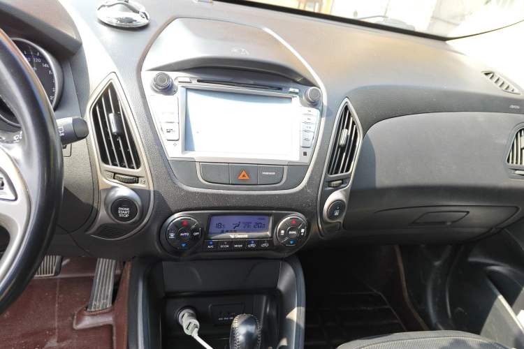 Used Hyundai ix35 2015 2.0L Automatic 2WD Smart Version China V Standard
