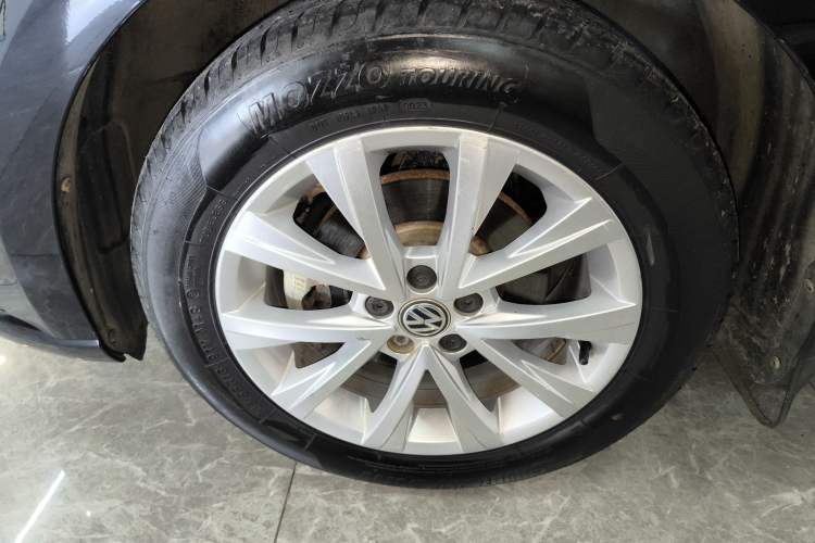 Used Volkswagen Lavida 2015 1.6L Automatic Comfort Edition
