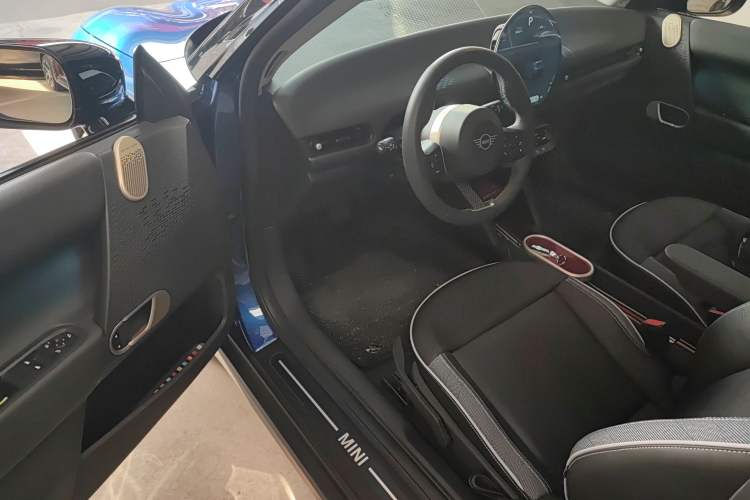 Used  Electric MINI COOPER 2024 456km COOPER E Classic Edition
