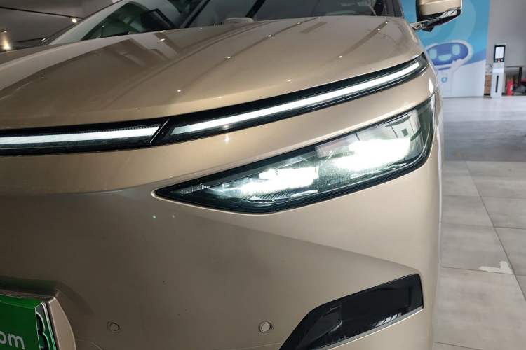 Used XPeng X9 2024 702 Ultra-Long Range Pro
