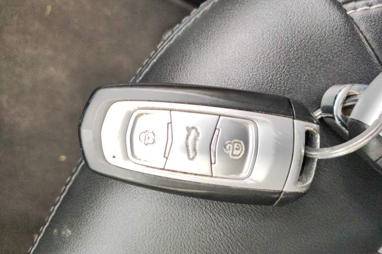 Used Geely Auto Emgrand X7 Sport 2018 1.8TD Automatic Two-Wheel Drive Smart Connect 4G Internet Edition