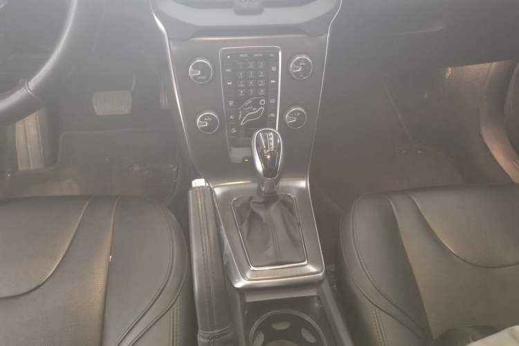 Used Volvo V40 2015 1.6T Zhiyi Edition