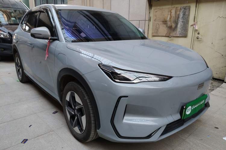 Used  E5 2024 440km Launch Edition
