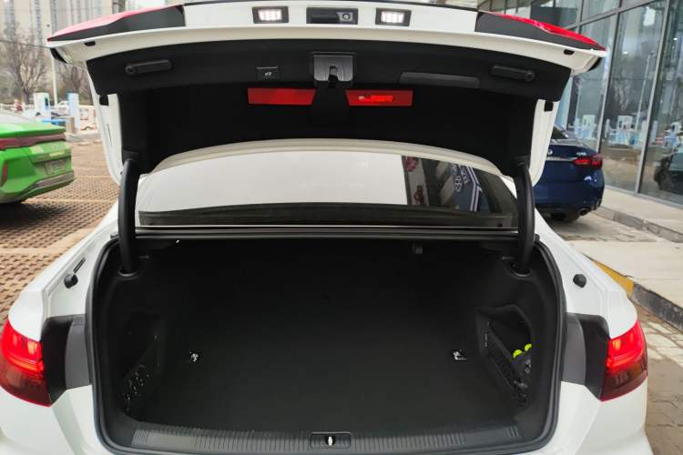 Used Audi A4L 2022 40 TFSI Luxury Dynamic Model