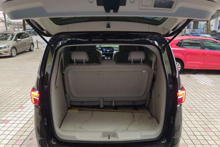 Used Buick GL8 2021 Land Cruiser Executive Class 652T Luxury Model
