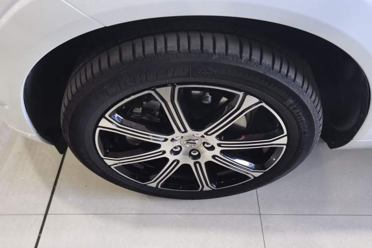 Used Volvo XC60 New Energy 2019 T8 E-Drive Hybrid Prestige Luxury Version China V Standard
